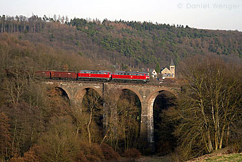 Lange Güterzüge mit Ton finden Sie zwischen Montabaur und Limburg auf der Unterwesterwaldbahn.