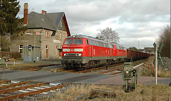 225 051 und 225 081 am 07.01.2005 in Goldhausen. Foto: Holger Schäfer