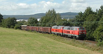 Zwischen Montabaur und Goldhausen war am 14.09.2004 eine 225-Doppeltraktion eingesetzt. Foto: Holger Schäfer