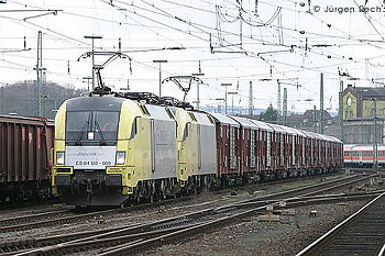 Am 10.01.2004 verließ der erste Ganzzug Limburg Richtung Italien. Foto: Jürgen Rech.