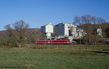 Bekanntes Motiv ist das Schotterwerk der Basalt AG nahe des Bahnhofs Rotenhain. Karl Arne Richter war vor Ort und trauerte um die Zeiten der Schotterverladung auf die Bahn, die zuletzt 2002 hier stattfand.